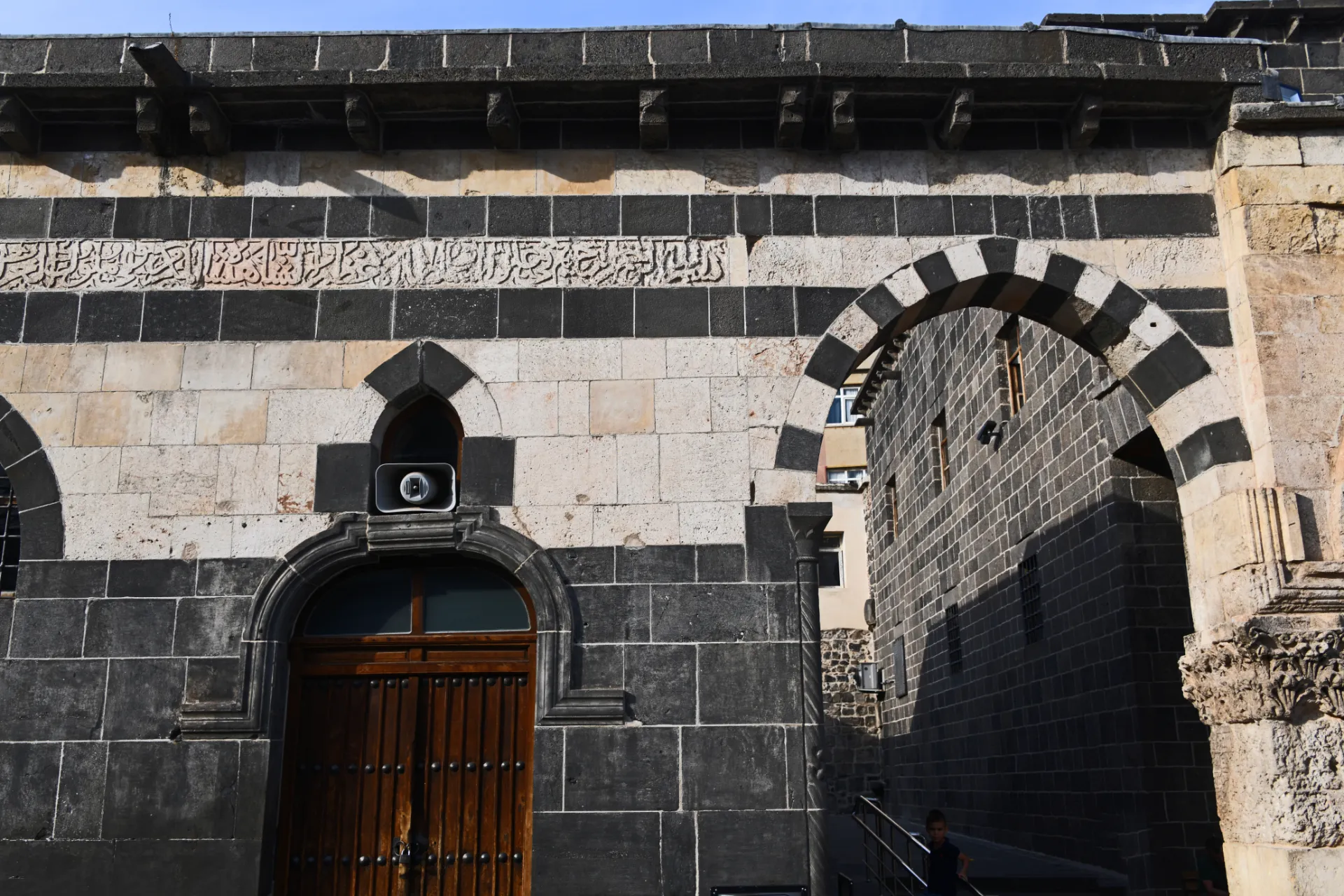 Relief calligraphy inscription, Diyarbakır Ulu Camii