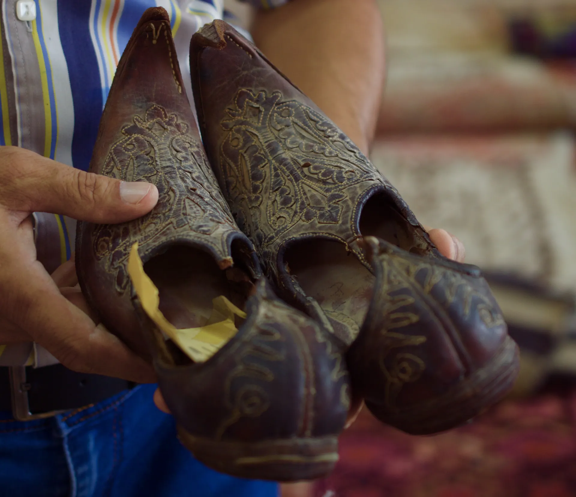 Kurdish handcrafted Pêlav and slippers — traditional women's footwear